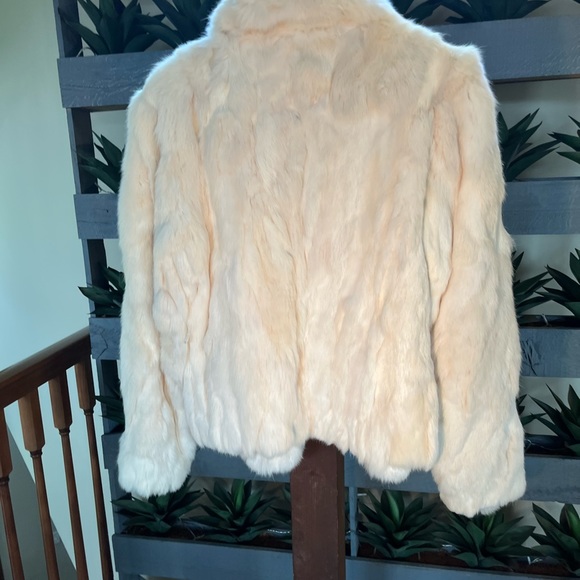 White 100% Rabbit women’s coat. Wore only twice! - Picture 4 of 6